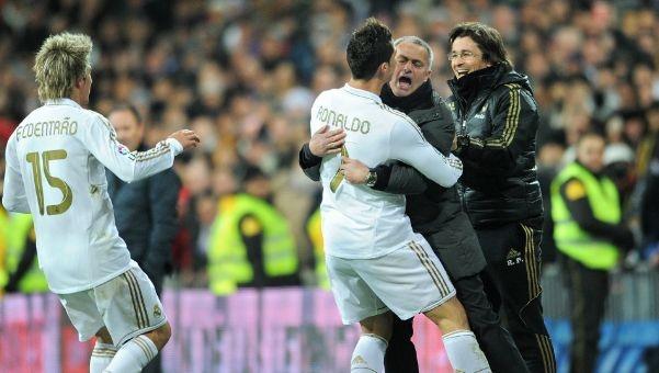 世体：阿隆索回归获利物浦球迷热烈欢迎，阿诺德却遭嘘声相待