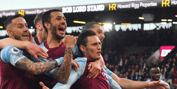 足球国足门将扑出关键点球，助球队惊险取胜