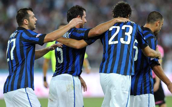 水晶宫与斯特拉斯堡赛前，维埃拉现身法国酒吧和球迷一起观战