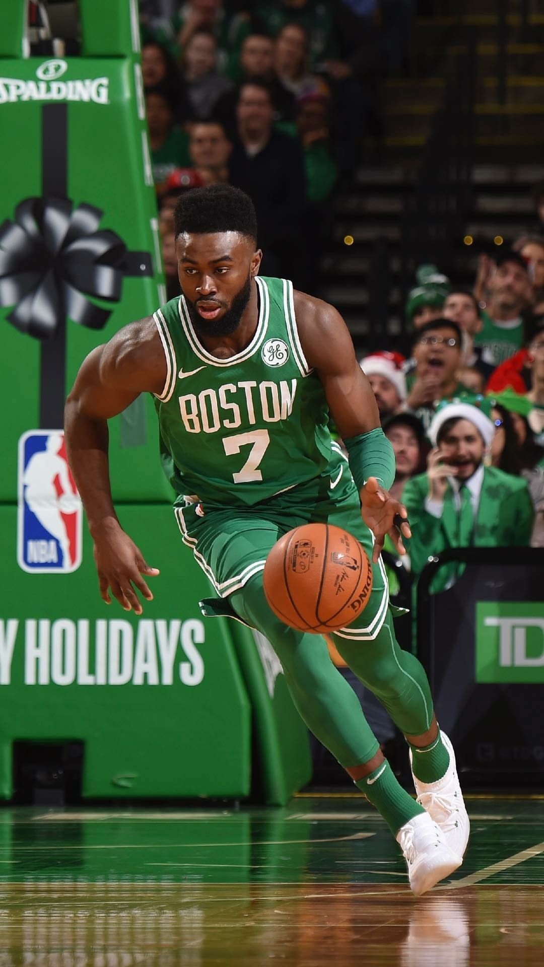 [NBA]手感火热！鲍尔单脚三分应声入网