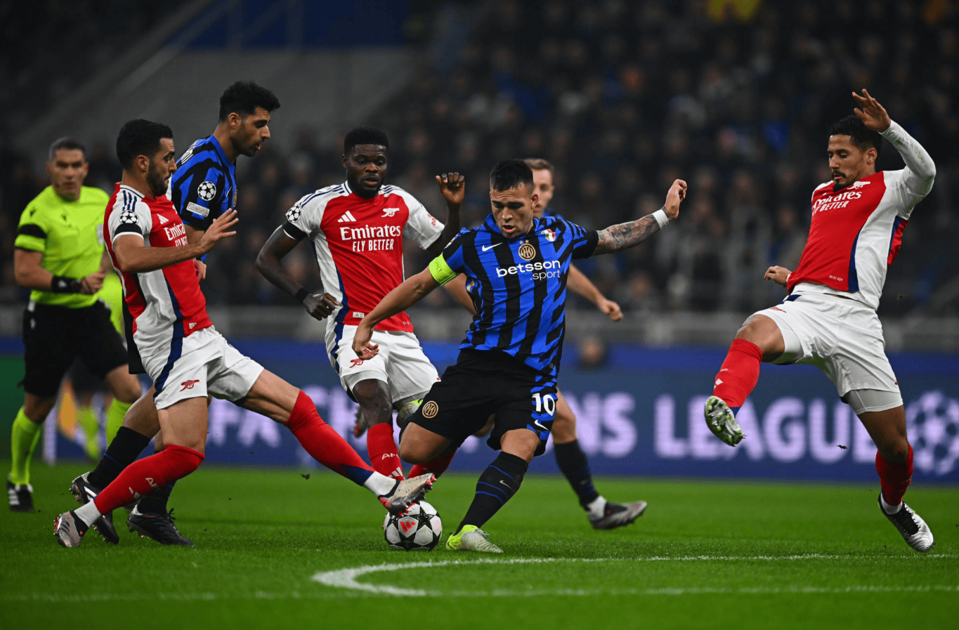 里尔老板：乔纳森不是典型9号球员，预料到他会遇到一些困难